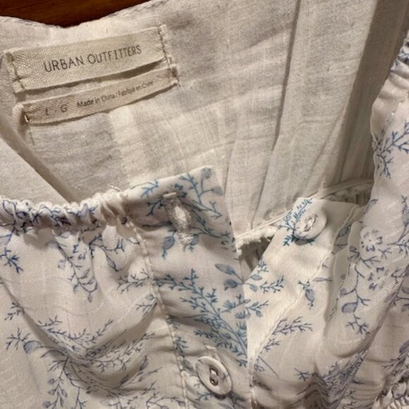 Urban Outfitters blue & white floral maxi dress with buttons - size Large - Picture 4 of 4